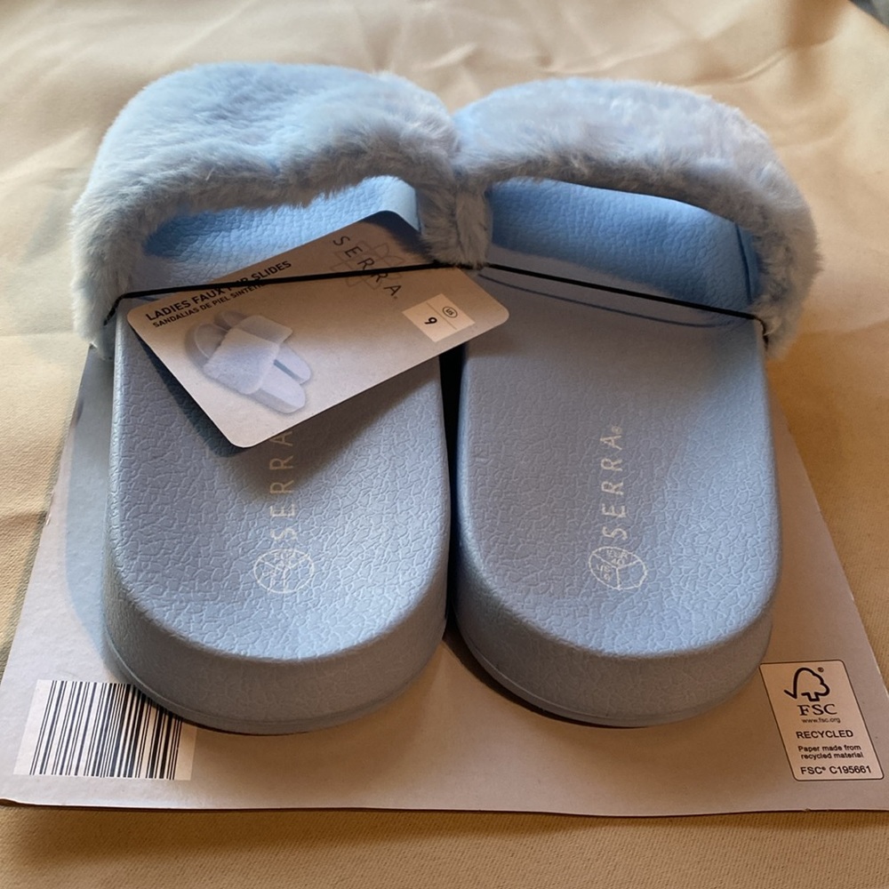 3/$20 Faux fur slides - Picture 3 of 6